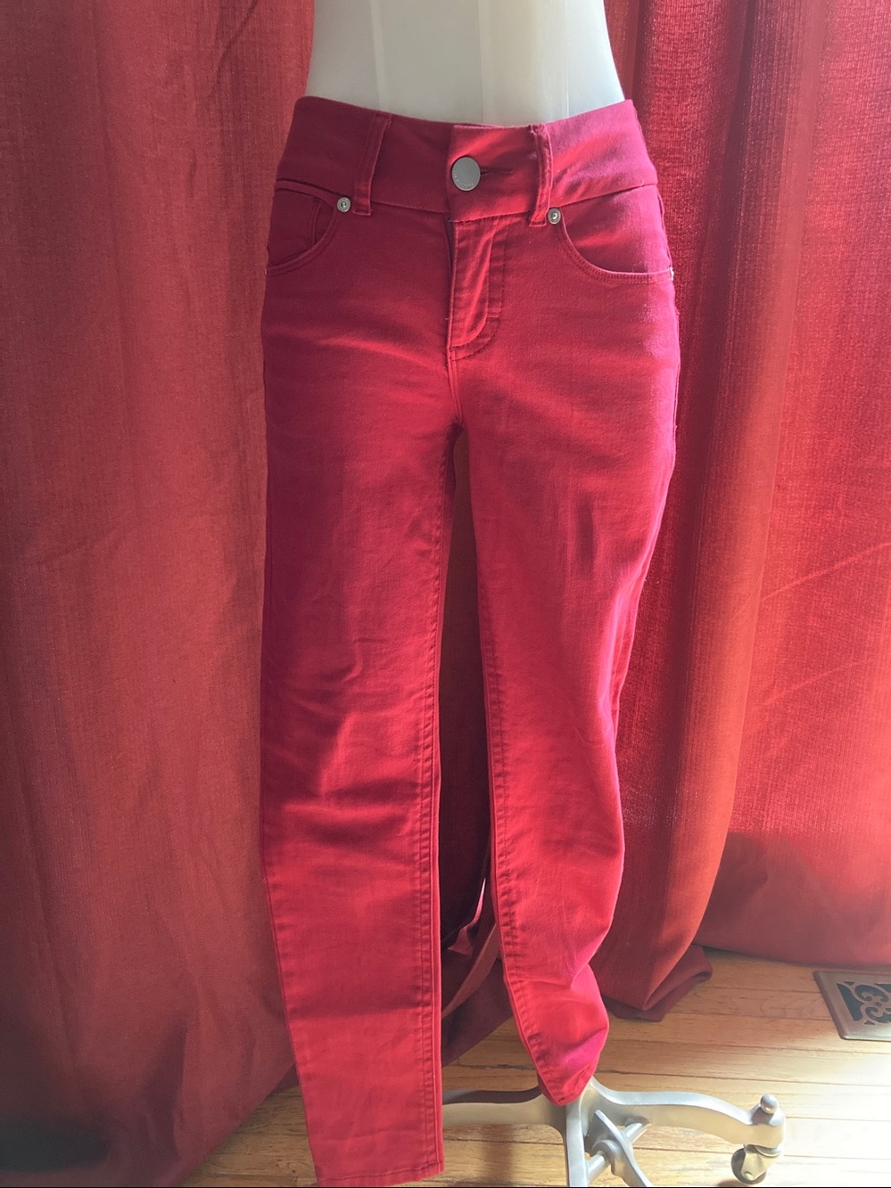 Seven 7 skinny jeans, size 4, 30” w, 29.5 length,